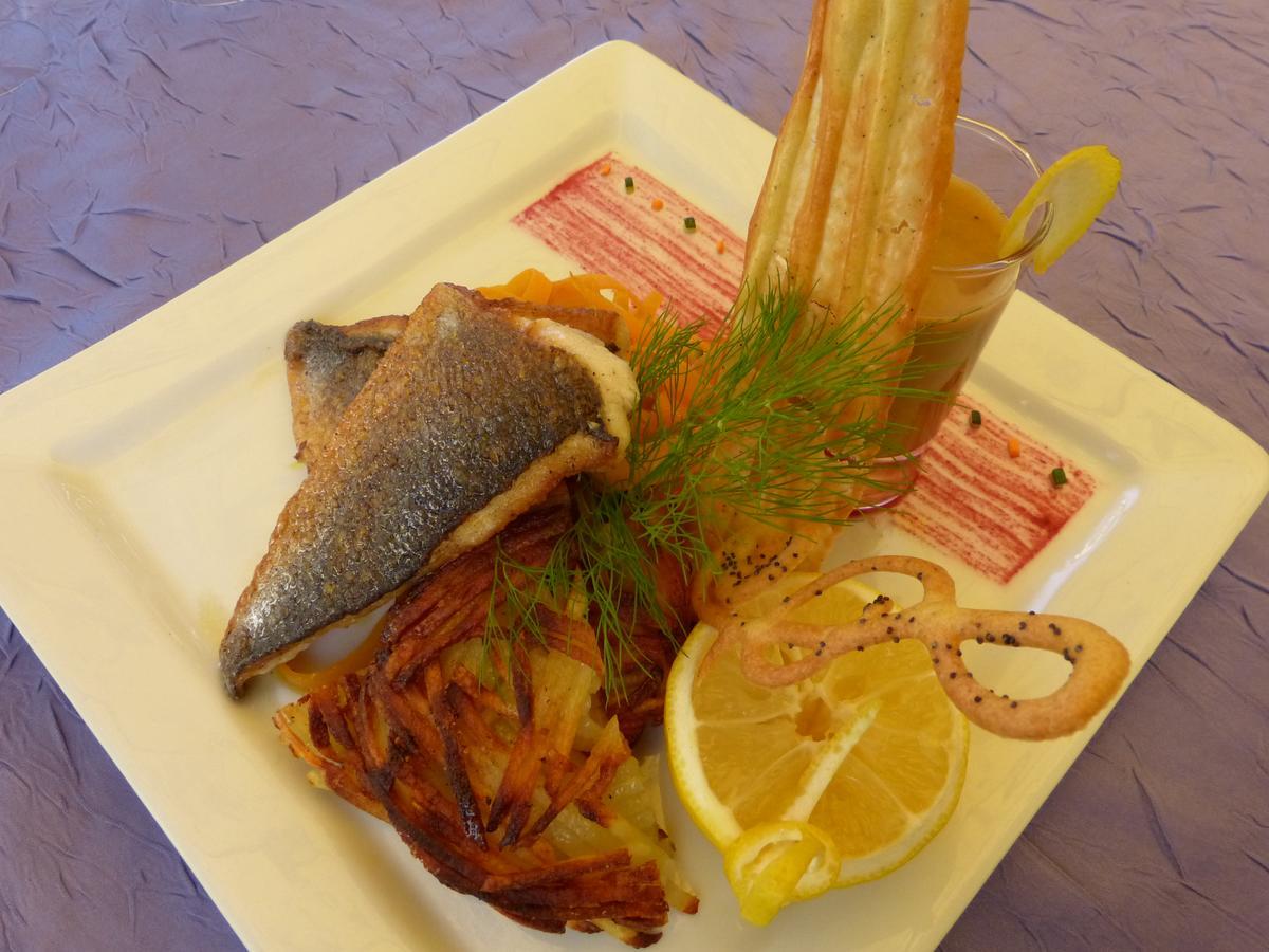 Logis Hotel Restaurant Les Cedres Joyeuse Exterior photo
