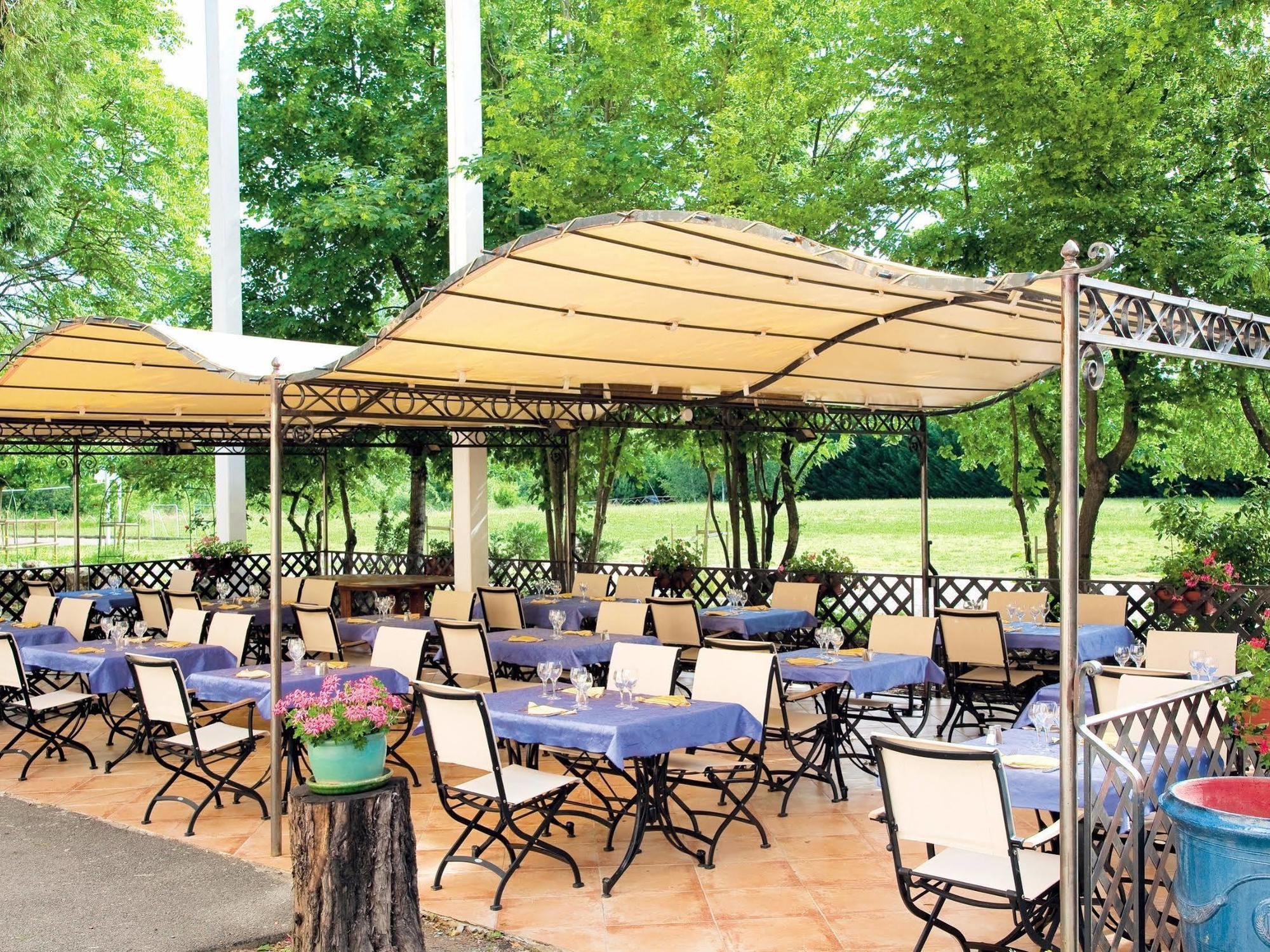 Logis Hotel Restaurant Les Cedres Joyeuse Exterior photo