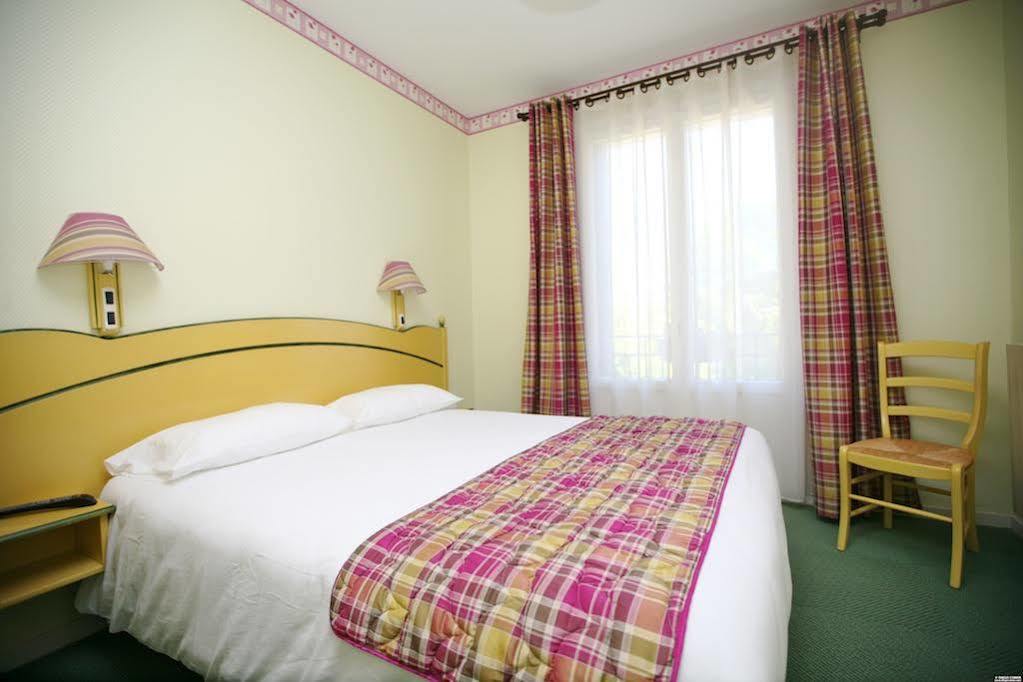 Logis Hotel Restaurant Les Cedres Joyeuse Exterior photo